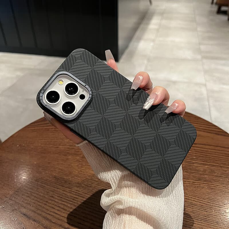 UKMJ适用于于iPhone16pro手机保护壳大孔金属镜头16om肤 iPhone16 千鸟格纹